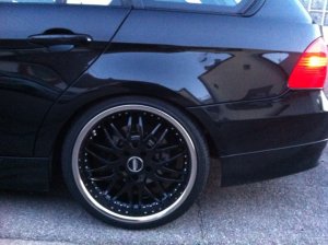 royal wheels GT Felge in 8.5x19 ET 35 mit Hankook V12 Reifen in 225/35/19 montiert hinten mit 20 mm Spurplatten Hier auf einem 3er BMW E91 320d (Touring) Details zum Fahrzeug / Besitzer