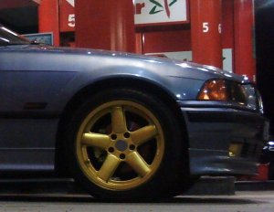 RH Felgen X- Rad Gold lackiert Felge in 8x17 ET 35 mit Syron Race Reifen in 245/40/17 montiert vorn Hier auf einem 3er BMW E36 325i (Cabrio) Details zum Fahrzeug / Besitzer