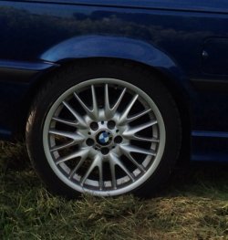 BMW Styling V 72 Felge in 8.5x18 ET  mit Uniroyal Rainsport 2 Reifen in 255/35/18 montiert hinten mit folgenden Nacharbeiten am Radlauf: Kanten gebrdelt Hier auf einem 3er BMW E36 323ti (Compact) Details zum Fahrzeug / Besitzer