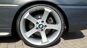BMW Styling 146 vom X3 Felge in 8.5x19 ET 46 mit Continental Bravuris 3HM Reifen in 225/35/19 montiert hinten mit 10 mm Spurplatten Hier auf einem 3er BMW E46 330i (Cabrio) Details zum Fahrzeug / Besitzer