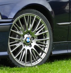 BMW Radialspeiche 388 Felge in 7.5x18 ET 45 mit Hankook V12 Reifen in 225/35/18 montiert vorn mit 10 mm Spurplatten Hier auf einem 3er BMW E36 325td (Limousine) Details zum Fahrzeug / Besitzer