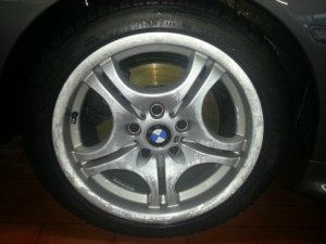BMW ///M Felge in 7.5x17 ET 8.5 mit Michelin SP Reifen in 245/40/17 montiert hinten mit 6 mm Spurplatten und mit folgenden Nacharbeiten am Radlauf: gebrdelt und gezogen Hier auf einem 3er BMW E46 330i (Cabrio) Details zum Fahrzeug / Besitzer