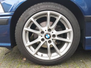 BMW Radialspeiche 50 Felge in 8x17 ET 47 mit Michelin Pilot Sport 3 Reifen in 225/45/17 montiert vorn Hier auf einem 3er BMW E36 320i (Coupe) Details zum Fahrzeug / Besitzer