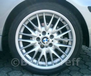 BMW M V-Speiche Styling 72 Felge in 8x18 ET 47 mit Hankook Ventus Evo S1 Reifen in 225/40/18 montiert vorn Hier auf einem 3er BMW E46 320i (Coupe) Details zum Fahrzeug / Besitzer