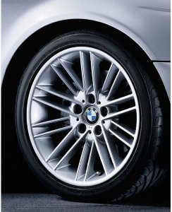BMW Styling 85 Felge in 9x18 ET 24 mit Dunlop SP Sportmaxx Reifen in 265/35/18 montiert hinten mit 15 mm Spurplatten Hier auf einem 5er BMW E39 523i (Limousine) Details zum Fahrzeug / Besitzer
