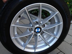 BMW V 360 Felge in 7x16 ET 31 mit Pirelli P 1 Reifen in 205/55/16 montiert vorn Hier auf einem 3er BMW E91 320d (Touring) Details zum Fahrzeug / Besitzer
