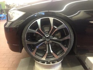 - Eigenbau - Lenso Felge in 8.5x20 ET  mit Dunlop Sport Maxx GT Reifen in 235/30/20 montiert vorn Hier auf einem 3er BMW E91 320d (Touring) Details zum Fahrzeug / Besitzer