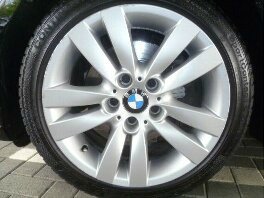 BMW BMW Doppelspeiche 161 Felge in 8x17 ET 34 mit Hankook  Reifen in 225/40/17 montiert vorn Hier auf einem 3er BMW E91 320d (Touring) Details zum Fahrzeug / Besitzer