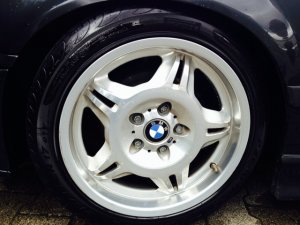 BMW Styling 24 Felge in 7.5x17 ET 47 mit Pirelli P Zero Nero Reifen in 215/45/17 montiert vorn mit 20 mm Spurplatten Hier auf einem 3er BMW E36 325i (Coupe) Details zum Fahrzeug / Besitzer