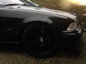 BMW Styling 73 , schwarz lackiert Felge in 7x17 ET 47 mit Falken Eurowinter HS 449 Reifen in 205/50/17 montiert vorn mit 20 mm Spurplatten Hier auf einem 3er BMW E36 325i (Coupe) Details zum Fahrzeug / Besitzer