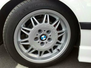 BMW E36 Styling 22 Felge in 7.5x17 ET 41 mit Michelin Pilot Sport 3 Reifen in 225/45/17 montiert vorn mit 10 mm Spurplatten und mit folgenden Nacharbeiten am Radlauf: Kanten gebrdelt Hier auf einem 3er BMW E36 318is (Coupe) Details zum Fahrzeug / Besitzer