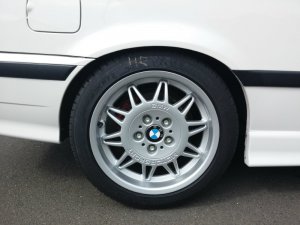 BMW E36 Styling 22 Felge in 7.5x17 ET 41 mit Michelin Pilot Sport 3 Reifen in 225/45/17 montiert hinten mit 15 mm Spurplatten und mit folgenden Nacharbeiten am Radlauf: Kanten gebrdelt Hier auf einem 3er BMW E36 318is (Coupe) Details zum Fahrzeug / Besitzer