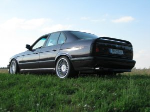 530i V8 - 5er BMW - E34