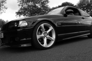 E46 330 Carbonschwarz - 3er BMW - E46