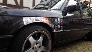 Borbet e Felge in 9x16 ET 30 mit Hankook V12 Evo 2 Reifen in 215/40/16 montiert vorn mit 20 mm Spurplatten und mit folgenden Nacharbeiten am Radlauf: Kanten gebrdelt Hier auf einem 3er BMW E30 318i (Touring) Details zum Fahrzeug / Besitzer