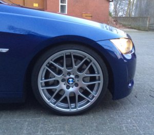 BMW M Kreuzspeiche 163 Felge in 8.5x19 ET 44 mit Dunlop  Reifen in 225/35/19 montiert vorn mit 15 mm Spurplatten Hier auf einem 3er BMW E93 335i (Cabrio) Details zum Fahrzeug / Besitzer