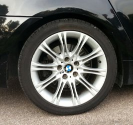 BMW  Felge in 8.5x18 ET  mit - NoName/Ebay -  Reifen in 245/40/18 montiert hinten mit 20 mm Spurplatten Hier auf einem 5er BMW E61 525d (Touring) Details zum Fahrzeug / Besitzer