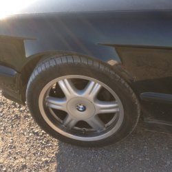 BMW  Felge in 8.5x17 ET  mit Firestone  Reifen in 225/40/17 montiert vorn mit folgenden Nacharbeiten am Radlauf: Kanten gebrdelt Hier auf einem 5er BMW E34 530i (Touring) Details zum Fahrzeug / Besitzer