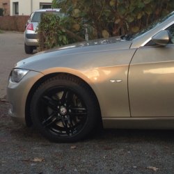Borbet XR Black Glossy Felge in 8x17 ET 30 mit Bridgestone LM32''s Reifen in 225/45/17 montiert vorn Hier auf einem 3er BMW E93 330d (Cabrio) Details zum Fahrzeug / Besitzer