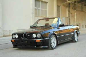 Schwarzes M-Tech 1 Cabrio - 3er BMW - E30