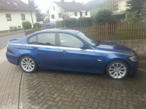 Blauer E90 318i - 3er BMW - E90 / E91 / E92 / E93