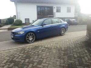 Blauer E90 318i - 3er BMW - E90 / E91 / E92 / E93