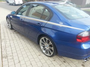 Blauer E90 318i - 3er BMW - E90 / E91 / E92 / E93