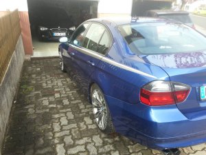 Blauer E90 318i - 3er BMW - E90 / E91 / E92 / E93