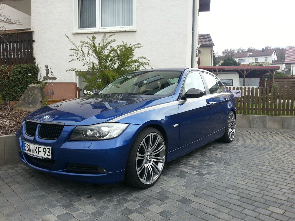Blauer E90 318i - 3er BMW - E90 / E91 / E92 / E93