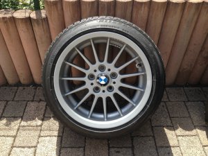 BMW Styling 32 Felge in 8x17 ET 20 mit Bridgestone Blizzak Reifen in 215/45/17 montiert vorn mit 20 mm Spurplatten und mit folgenden Nacharbeiten am Radlauf: gebrdelt und gezogen Hier auf einem 3er BMW E36 323i (Limousine) Details zum Fahrzeug / Besitzer