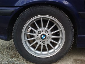 BMW Styling 32 Felge in 7x16 ET  mit BMW Ventus Reifen in 205/55/16 montiert hinten mit 20 mm Spurplatten Hier auf einem 3er BMW E36 316i (Compact) Details zum Fahrzeug / Besitzer