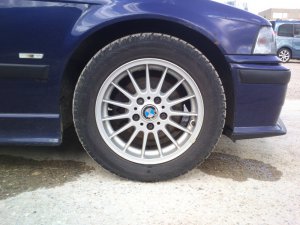BMW Styling 32 Felge in 7x16 ET  mit BMW Ventus Reifen in 205/55/16 montiert vorn Hier auf einem 3er BMW E36 316i (Compact) Details zum Fahrzeug / Besitzer