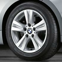 BMW Styling 222 Felge in 7x16 ET 44 mit Continental WinterContact TS850 Reifen in 205/55/16 montiert vorn Hier auf einem 1er BMW E81 118d (3-Trer) Details zum Fahrzeug / Besitzer
