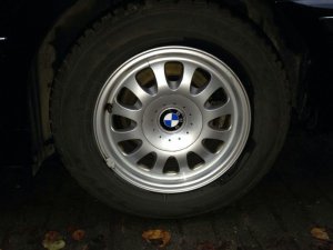 BMW ORIGINAL Felge in 7x15 ET  mit Continental WINTER Reifen in 205/65/15 montiert vorn Hier auf einem 5er BMW E34 525i (Touring) Details zum Fahrzeug / Besitzer