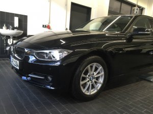 BMW F30 Schwarz/Rot - 3er BMW - F30 / F31 / F34 / F80 BMW F30 Schwarz/Rot - 3er BMW - F30 / F31 / F34 / F80