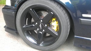 AC Schnitzer Typ II Felge in 8x17 ET 38 mit Dunlop SP Sport Maxx Reifen in 225/45/17 montiert vorn mit 10 mm Spurplatten und mit folgenden Nacharbeiten am Radlauf: Kanten gebrdelt Hier auf einem 3er BMW E36 323ti (Compact) Details zum Fahrzeug / Besitzer