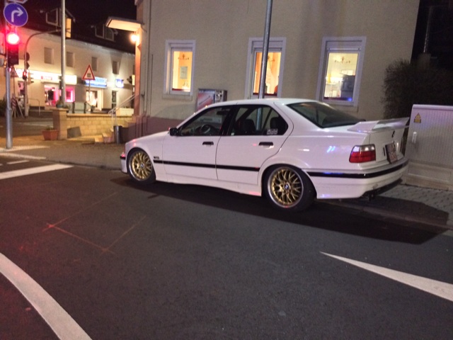 white.stanced.twen'yeight.sedan - 3er BMW - E36