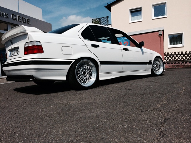 white.stanced.twen'yeight.sedan - 3er BMW - E36