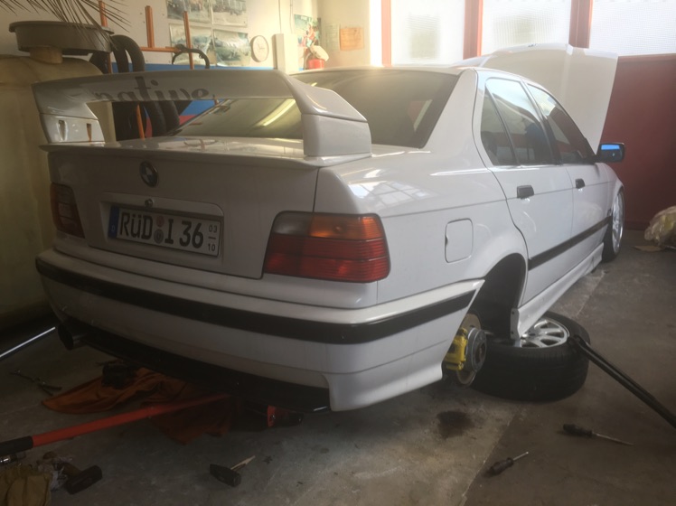 white.stanced.twen'yeight.sedan - 3er BMW - E36