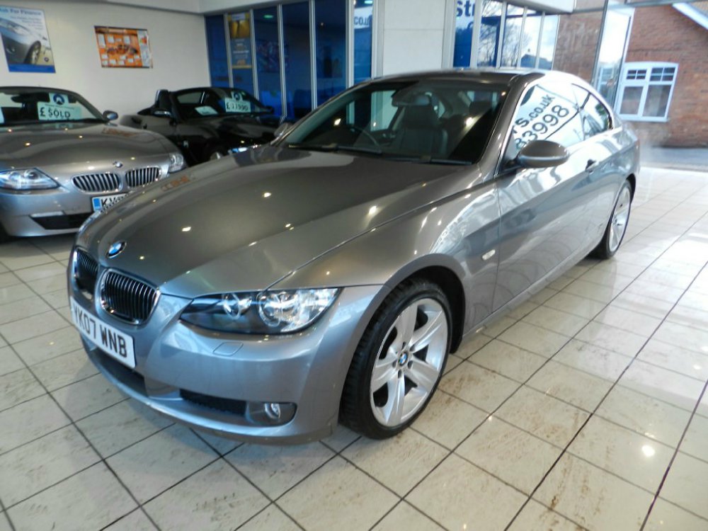 330i_UK - 3er BMW - E90 / E91 / E92 / E93