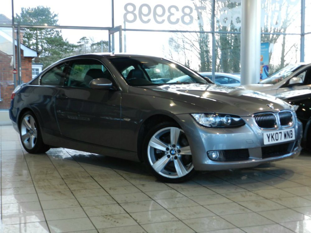 330i_UK - 3er BMW - E90 / E91 / E92 / E93