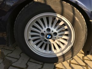 BMW Styling 33 Felge in 7x16 ET 20 mit Vredestein Winter Xtreme Reifen in 225/55/16 montiert vorn Hier auf einem 5er BMW E39 530d (Touring) Details zum Fahrzeug / Besitzer