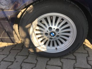 BMW Styling 33 Felge in 7x16 ET 20 mit Vredestein Winter Xtreme Reifen in 225/55/16 montiert hinten Hier auf einem 5er BMW E39 530d (Touring) Details zum Fahrzeug / Besitzer