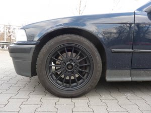 BMW Styling 32 Felge in 7x16 ET 34 mit kumho ECSTA SPT Reifen in 205/50/16 montiert vorn Hier auf einem 3er BMW E36 316i (Limousine) Details zum Fahrzeug / Besitzer