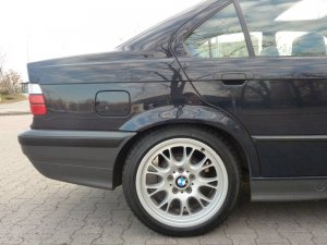 BMW Styling 133 Felge in 8x17 ET 47 mit Bridgestone Blizzak LM-22 RFL Reifen in 225/45/17 montiert hinten Hier auf einem 3er BMW E36 316i (Limousine) Details zum Fahrzeug / Besitzer