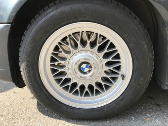 BMW Styling 5 Felge in 7x16 ET 20 mit Dunlop Winter Sport 5 Reifen in 225/55/16 montiert vorn Hier auf einem 5er BMW E39 540i (Limousine) Details zum Fahrzeug / Besitzer