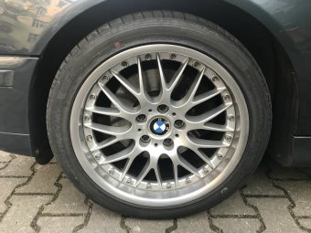 BMW Styling 42 Felge in 8x18 ET 20 mit Hankook Ventus S1 Evo 2 Reifen in 235/40/18 montiert vorn Hier auf einem 5er BMW E39 540i (Limousine) Details zum Fahrzeug / Besitzer