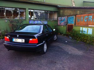 BMW 318i Limousine Diamantschwarz - 3er BMW - E36