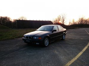 BMW 318i Limousine Diamantschwarz - 3er BMW - E36