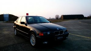 BMW 318i Limousine Diamantschwarz - 3er BMW - E36